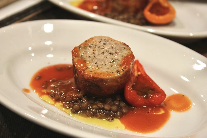首皮に詰めたサルシッチャのトマト煮